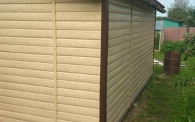Отделка фасада панелями Блок Хаус (Blockhouse) Тимберблок Ясень золотистый