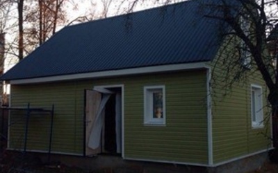 Отделка фасада панелями Альта-Профиль Канада Плюс Премиум Оливковый