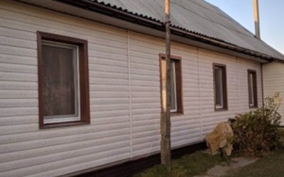 Отделка фасада сайдингом Тимберблок Ясень белый