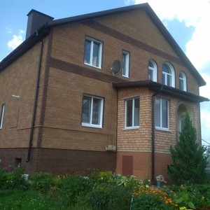 Монтаж цокольного сайдинга Альта-профиль Каньон Канзас и отделка фасада панелями Альта-профиль Каньон Невада