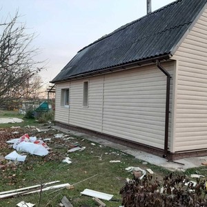 Монтаж цокольного сайдинга Стоун-хаус камень жженый и отделка фасада панелями Блок Хаус Тимберблок Дуб золотой