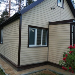 Монтаж цокольного сайдинга Vox SOLID Stone Regular Umbria и отделка фасада сайдингом Тимберблок Ясень золотистый