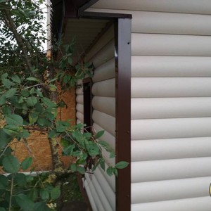 Отделка фасада панелями Альта-Профиль двухпереломный Персиковый