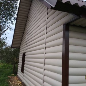 Отделка фасада панелями Альта-Профиль двухпереломный Персиковый