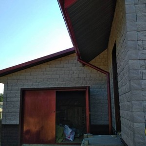 Монтаж цокольного сайдинга Альта-Профиль Фагот Чеховский и отделка фасада панелями Doсke Fels Арктик