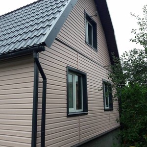 Отделка фасада панелями Канада Плюс Престиж Земляничный