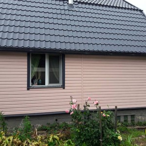 Отделка фасада панелями Канада Плюс Престиж Земляничный