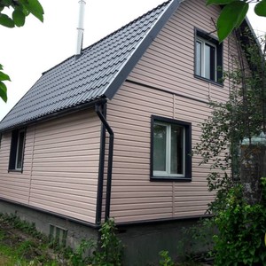 Отделка фасада панелями Канада Плюс Престиж Земляничный