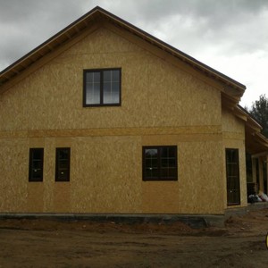 Отделка фасада панелями Альта-Профиль Скалистый камень Алтай