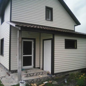 Отделка фасада панелями Блок Хаус (Blockhouse) Docke Сливки