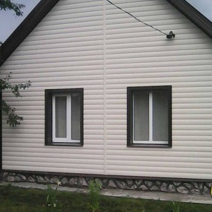 Отделка фасада панелями Блок Хаус (Blockhouse) Docke Сливки