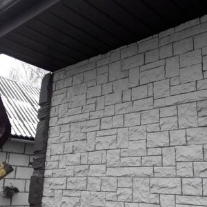 Отделка фасада панелями Fineber Камень Мелованный белый