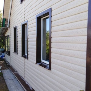 Отделка фасада сайдингом Тимберблок Ясень Прованс зеленый