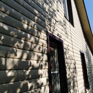 Отделка фасада сайдингом Тимберблок Ясень Прованс зеленый