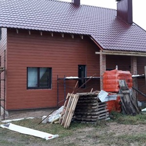 Отделка фасада металлическим сайдингом МеталлПрофиль Корабельная доска Мореный дуб Матовая Глянцевая
