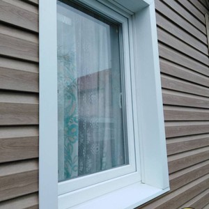 Монтаж цокольного сайдинга Стоун-хаус камень жженый и отделка фасада панелями Timberblock кедр натуральный