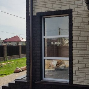 Монтаж цокольного сайдинга Альта-Профиль Фагот Чеховский и отделка фасада сайдингом Альта-Профиль Камень Белый