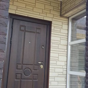 Монтаж цокольного сайдинга Альта-Профиль Фагот Чеховский и отделка фасада сайдингом Альта-Профиль Камень Белый