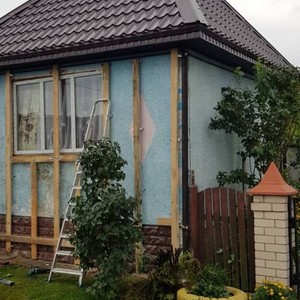 Монтаж цокольного сайдинга альта-профиль фагот чеховский и отделка фасада фасадной плиткой Hauberk кирпич античный