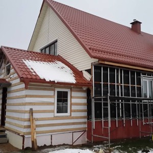 Отделка фасада панелями Альта-Профиль Гранит Уральский