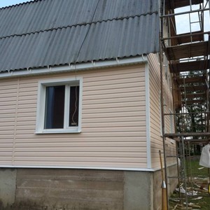 Отделка фасада панелями Альта-Сайдинг Розовый