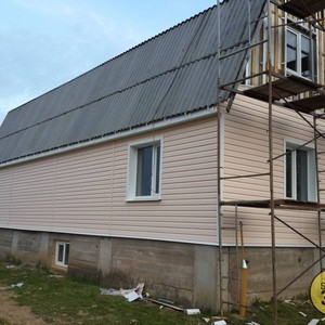 Отделка фасада панелями Альта-Сайдинг Розовый