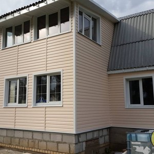 Отделка фасада панелями Альта-Сайдинг Розовый