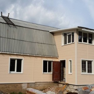 Отделка фасада панелями Альта-Сайдинг Розовый