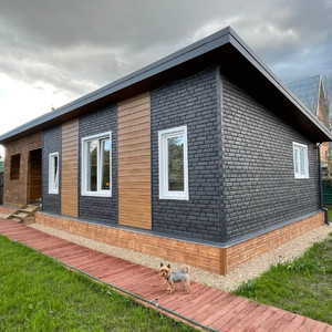 Монтаж сайдинга под кирпич Ю-пласт Stone House графитовый